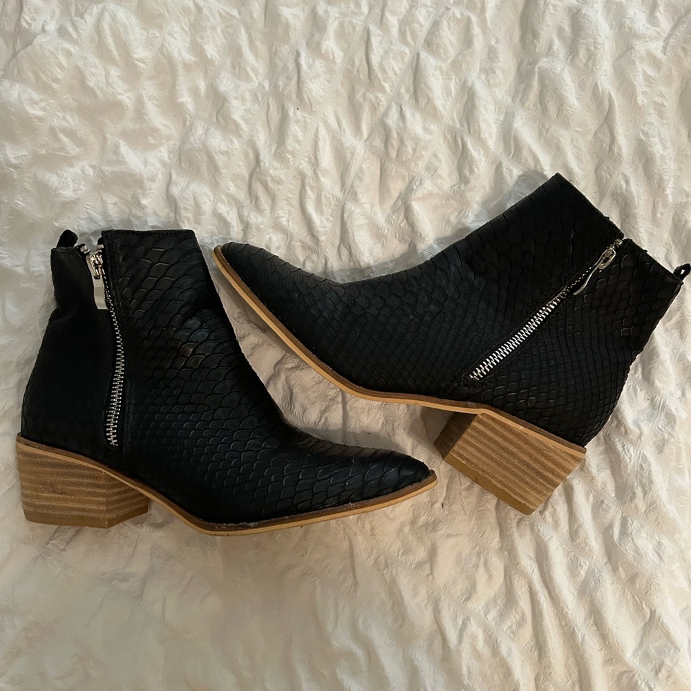 Black Ankle Booties Size 6.5 Chunky Heel Zipper Booties